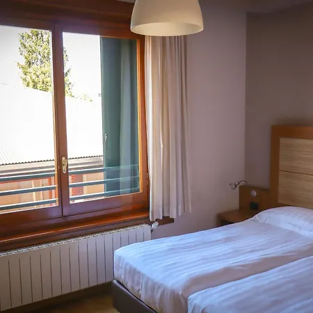 Monica Hotel Fiera Pregnana Milanese Room photo