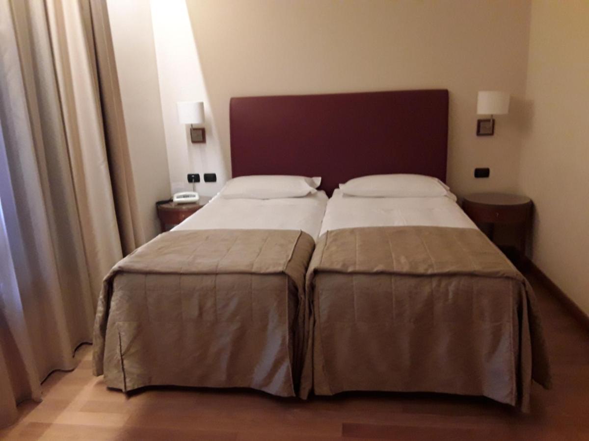 Hotel Monica Fiera 4*