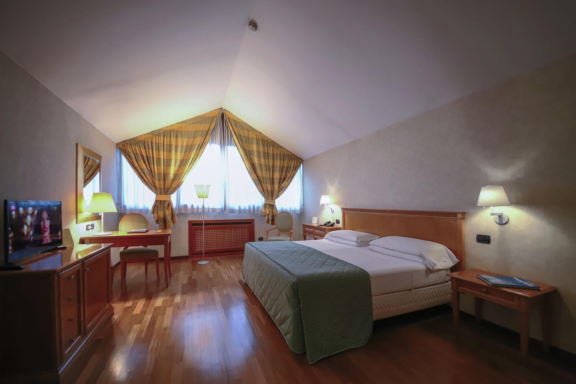 Monica Fiera Hotel