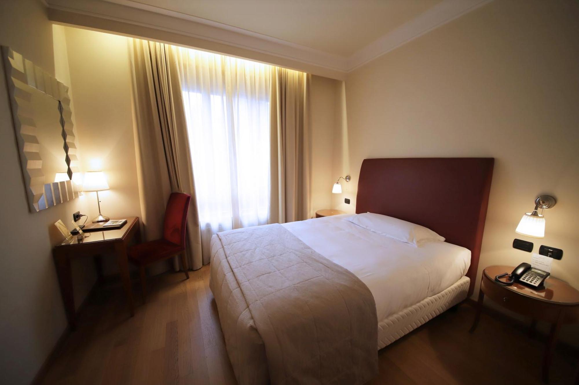 Hotel Monica Fiera 4*