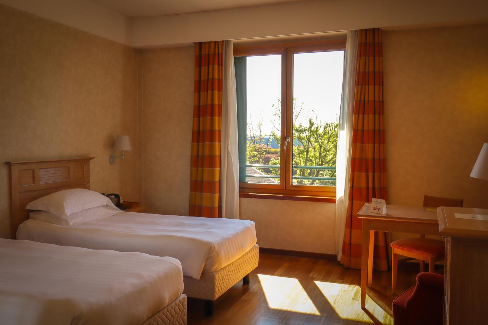 Hotel Monica Fiera 4*