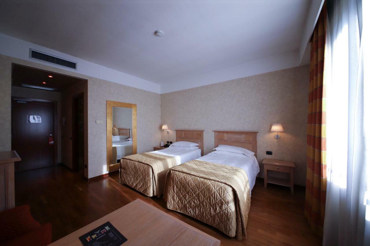 Hotel Monica Fiera 4*