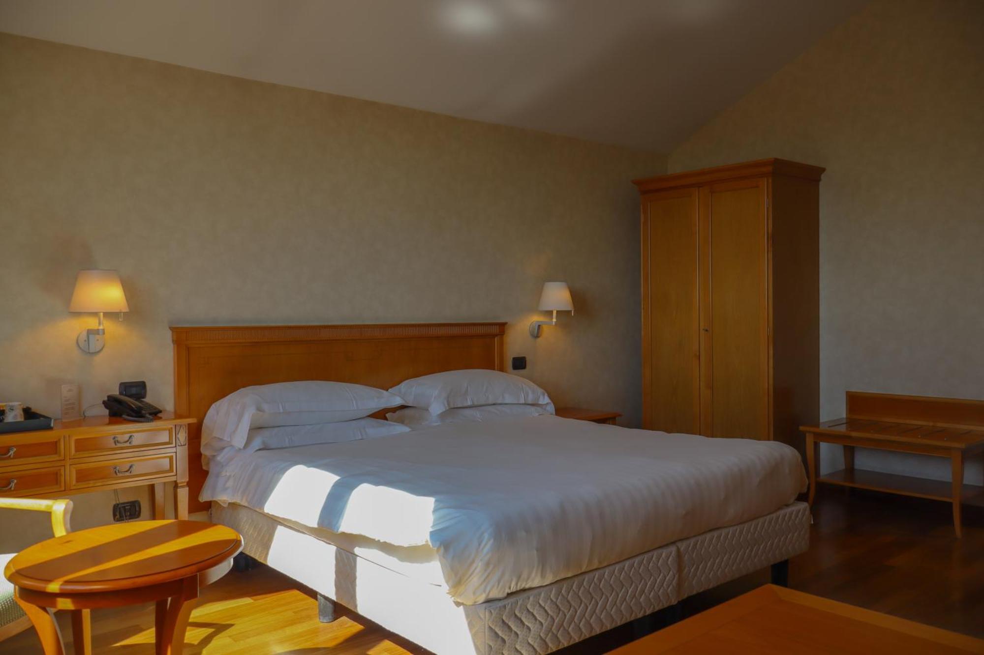 Hotel Monica Fiera 4*